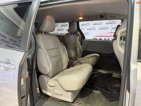Used 2017 Toyota Sienna XLE w/ XLE Navigation Package AWD/4WD image 45