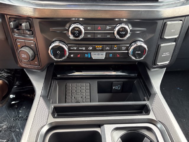 New 2026 Ford F250 Lariat w/ Black Appearance Package AWD/4WD image 17