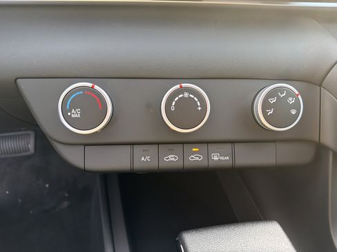 New 2026 Hyundai Elantra SE image 17