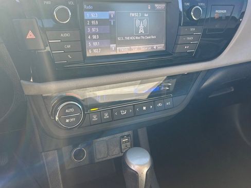 Used 2016 Toyota Corolla LE image 11