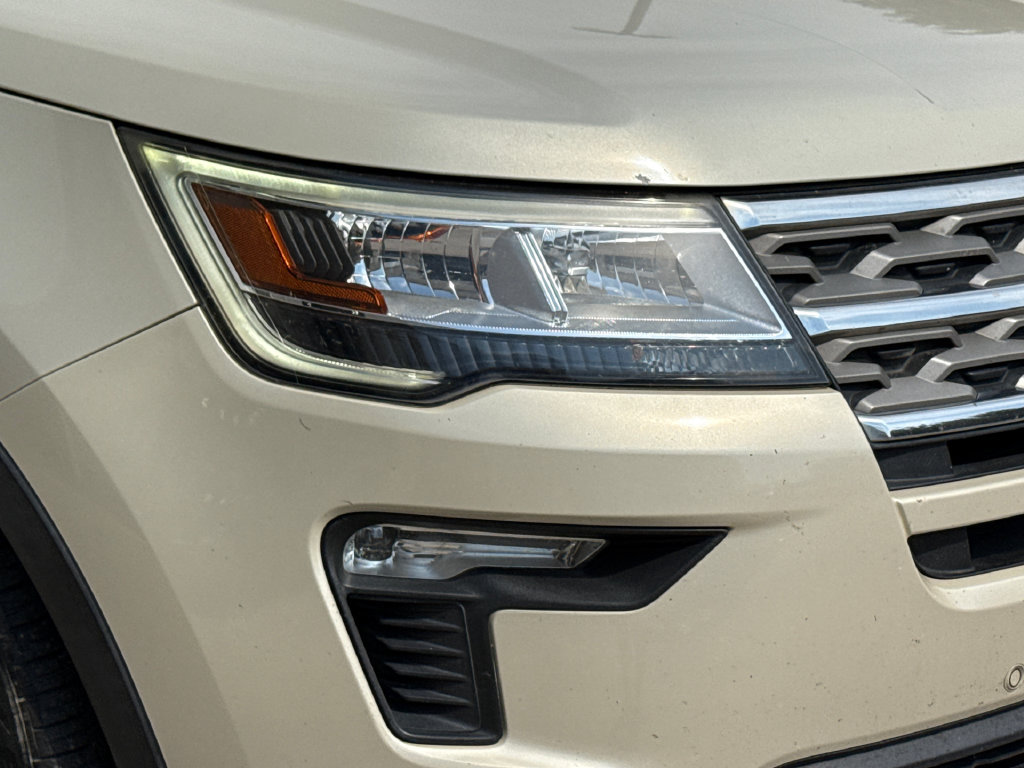 Used 2018 Ford Explorer XLT w/ Equipment Group 202A FWD image 4