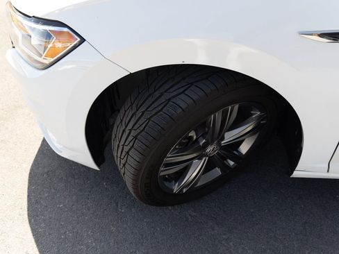 Used 2021 Volkswagen Jetta R-Line image 9