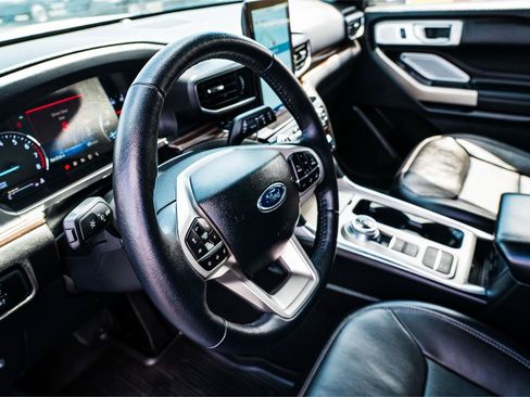 Used 2023 Ford Explorer Limited w/ Limited Technology Package RWD image 10