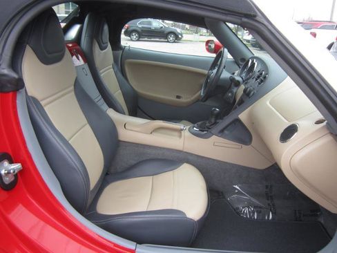 Used 2006 Pontiac Solstice Convertible w/ Premium Package image 9