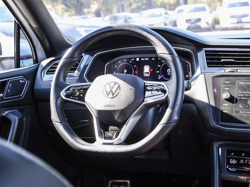 Used 2022 Volkswagen Tiguan SEL R-Line image 15
