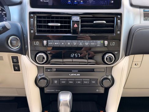 Used 2022 Lexus GX 460 Premium w/ Premium Package AWD/4WD image 23