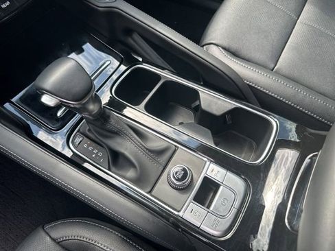 Used 2025 Kia Telluride EX w/ EX Captain's Chair Package FWD image 22
