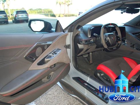 Used 2024 Chevrolet Corvette Z06 w/ Z07 Performance Package RWD image 11