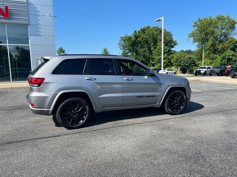 Used 2019 Jeep Grand Cherokee Altitude AWD/4WD image 16