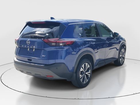 Used 2023 Nissan Rogue SV FWD image 3