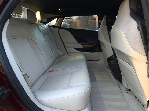 Used 2025 Lucid Air Pure image 18