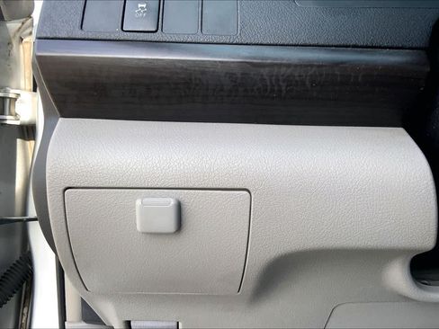 Used 2017 Toyota Camry LE FWD image 33