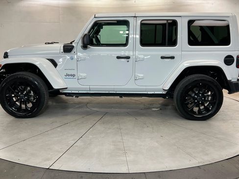 Used 2024 Jeep Wrangler Unlimited Sahara AWD/4WD image 2