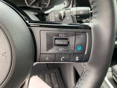 Used 2023 Nissan Pathfinder SL AWD/4WD image 30