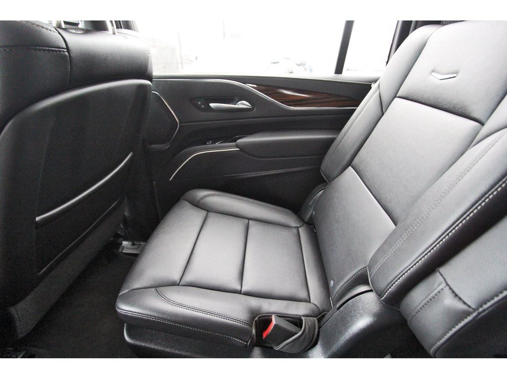Used 2024 Cadillac Escalade ESV Luxury RWD image 12