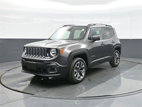 Used 2017 Jeep Renegade Latitude w/ Popular Equipment Group image 3