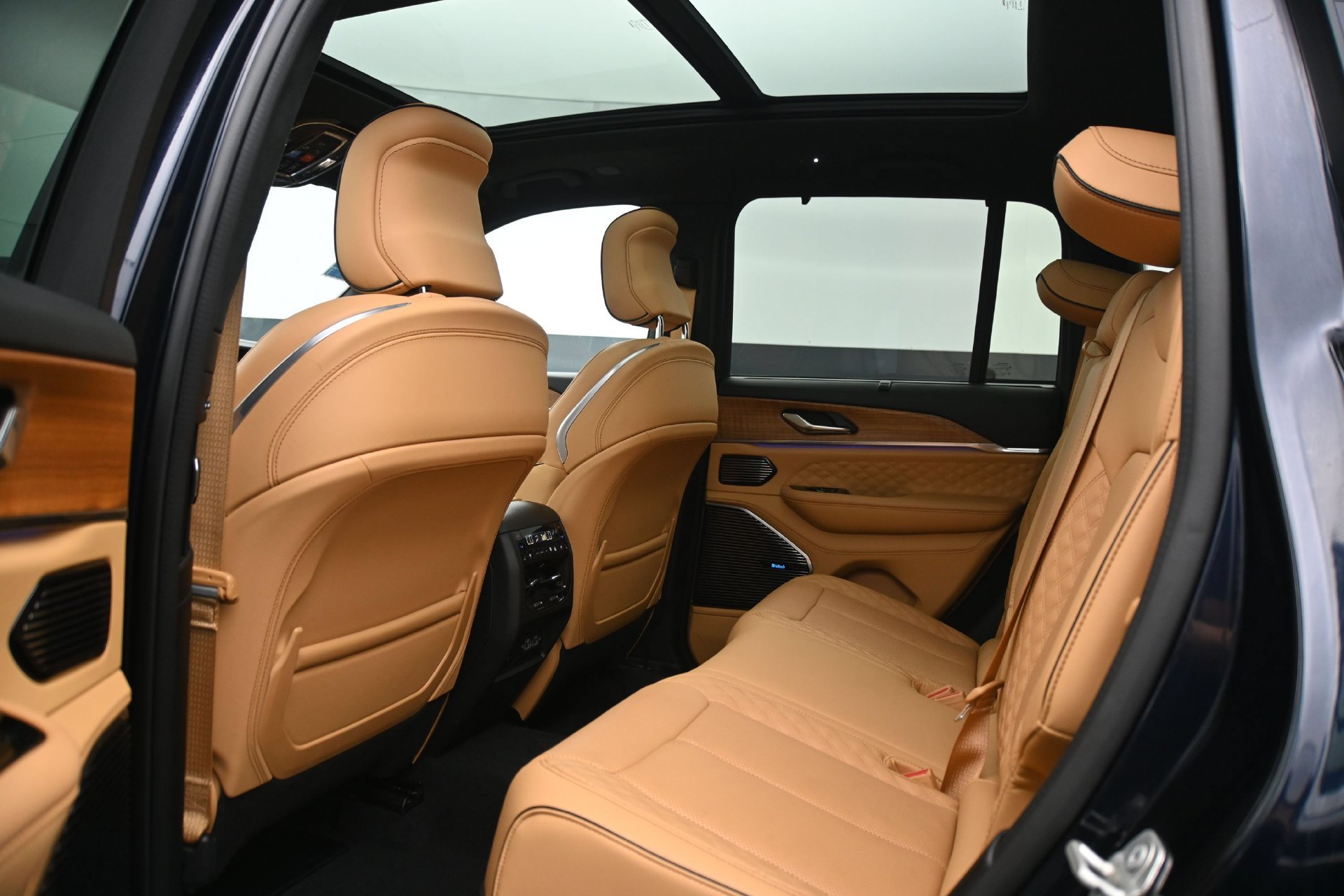 Used 2024 Jeep Grand Cherokee Summit AWD/4WD image 20