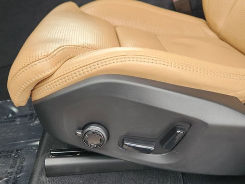 Used 2021 Volvo XC90 T8 Inscription w/ Protection Package Premier image 13