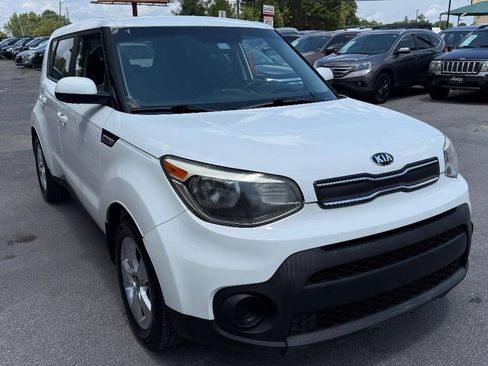Used 2017 Kia Soul FWD image 3