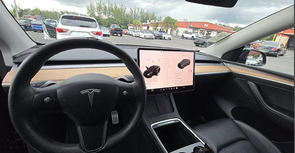 Used 2023 Tesla Model Y Long Range AWD/4WD image 4