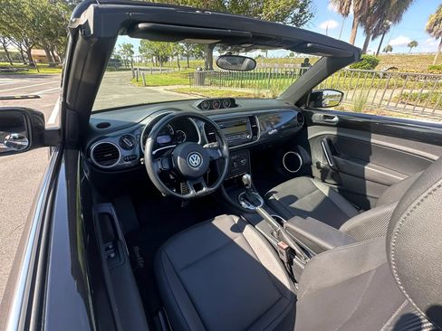 Used 2013 Volkswagen Beetle 2.0T FWD image 15