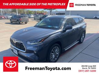 Used 2022 Toyota Highlander Platinum video 1