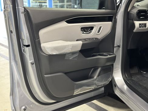 New 2025 Honda Pilot EX-L image 8