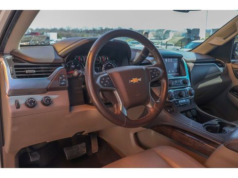 Used 2015 Chevrolet Suburban LT image 11