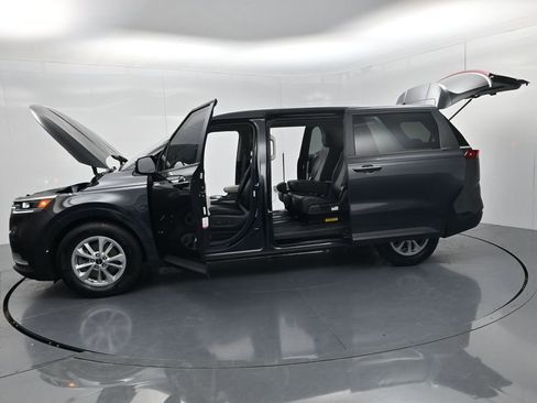 Used 2022 Kia Carnival LX FWD image 58