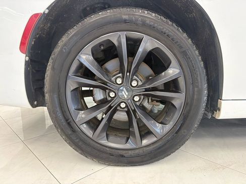 Used 2020 Dodge Charger SXT w/ Blacktop Package image 41