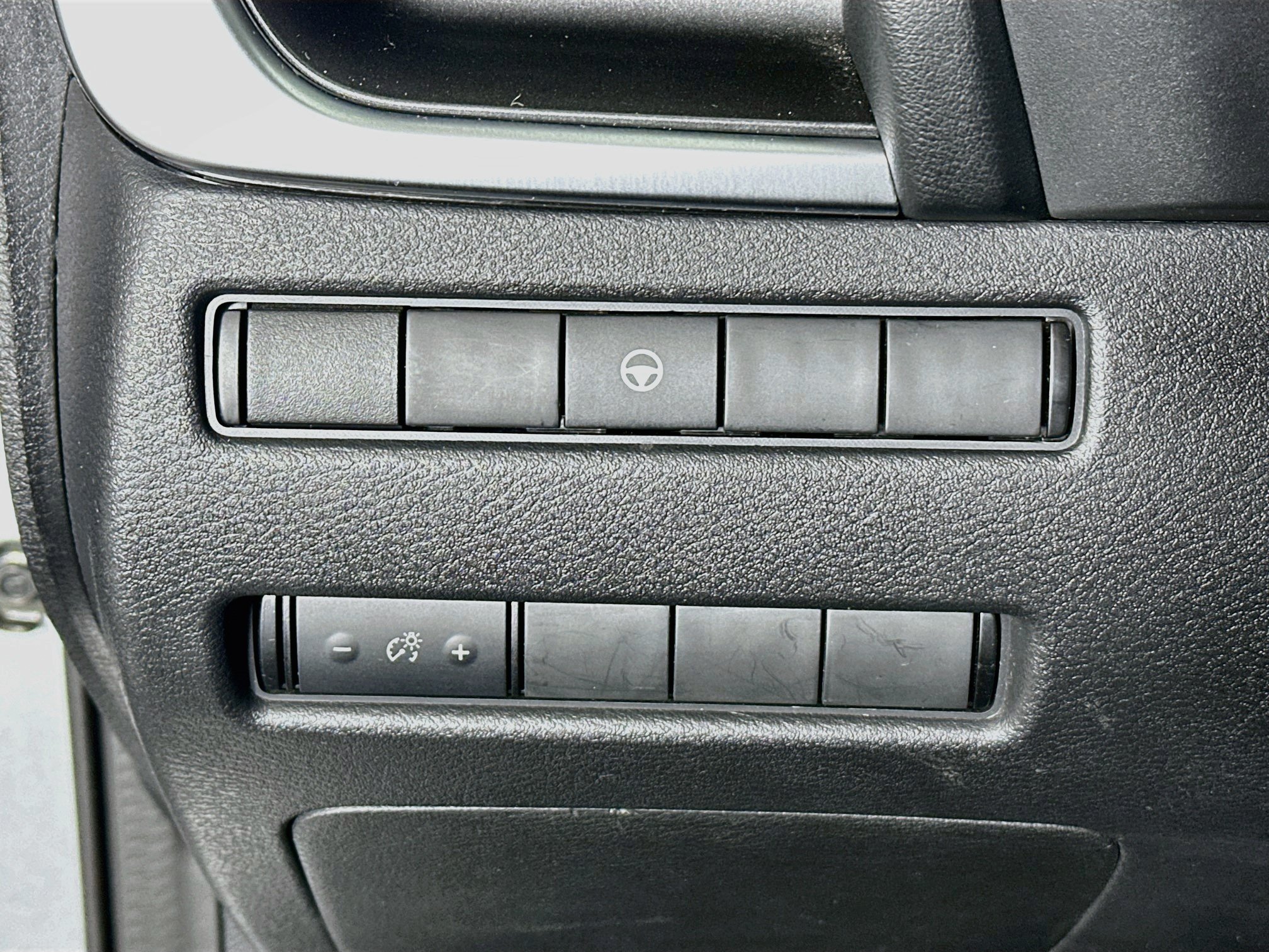 Used 2022 Nissan Rogue SV AWD/4WD image 17