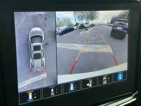 Used 2023 Chevrolet Traverse LT w/ LT Premium Package image 25