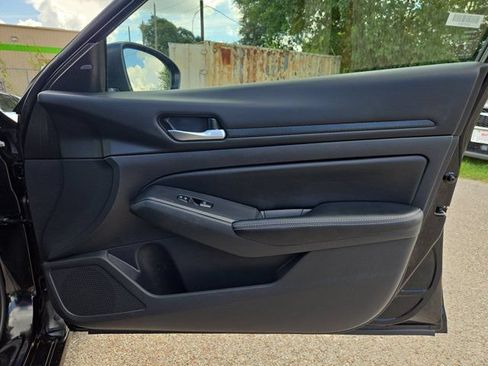 Used 2025 Nissan Altima 2.5 SV FWD image 27