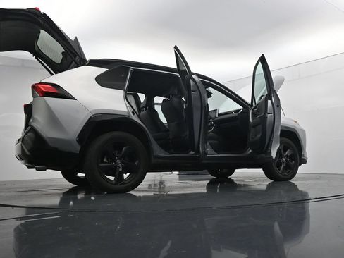 Used 2019 Toyota RAV4 XSE w/ XSE Weather Package AWD/4WD image 29