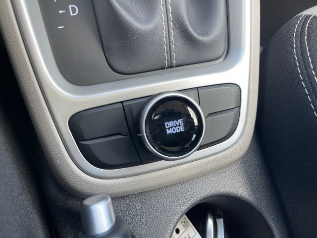 Used 2025 Hyundai Venue SEL FWD image 20