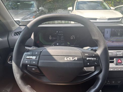 Used 2025 Kia K4 FWD image 22