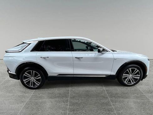 New 2026 Cadillac Lyriq Sport w/ LPO, Floor Liner Package AWD/4WD image 6