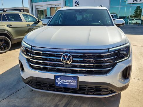 New 2026 Volkswagen Atlas SE image 2