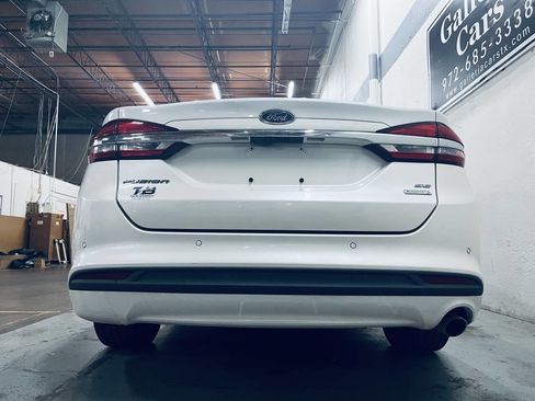 Used 2018 Ford Fusion SE w/ Fusion SE Technology Package FWD image 6