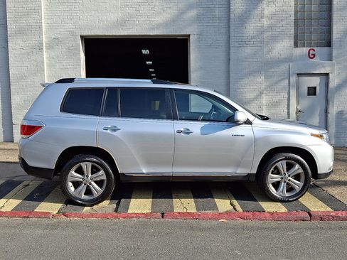 Used 2012 Toyota Highlander Limited w/ Tow Pkg image 7