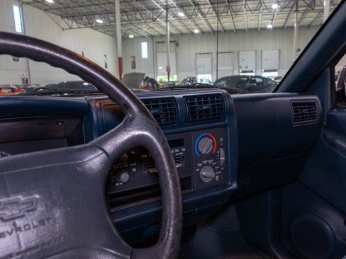 Used 1995 Chevrolet S10 Pickup LS RWD image 12