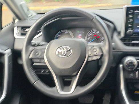 Used 2021 Toyota RAV4 XLE Premium AWD/4WD image 19