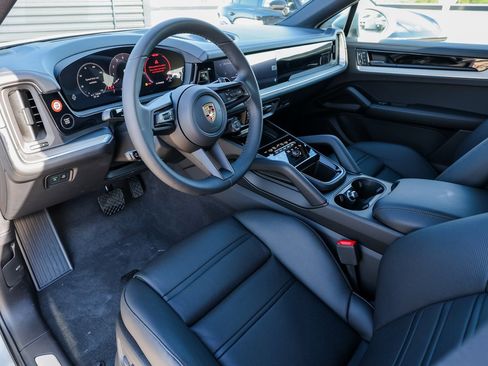 New 2025 Porsche Cayenne E-Hybrid Coupe image 4