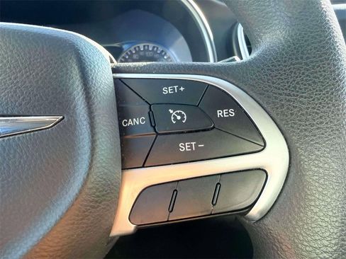 Used 2016 Chrysler 200 Limited image 25