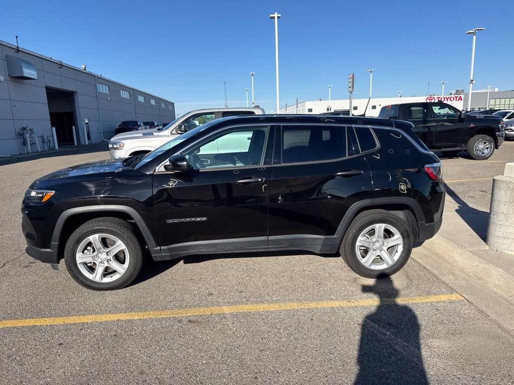 Used 2023 Jeep Compass Sport AWD/4WD image 4