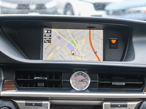 Used 2017 Lexus ES 300h image 15