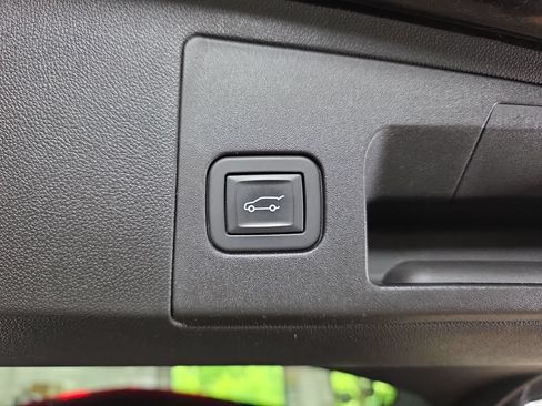 Used 2018 Cadillac XT5 AWD image 13