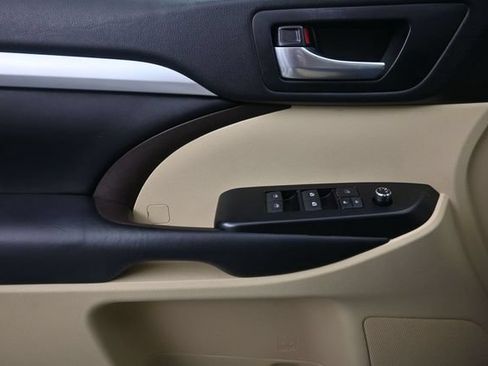 Used 2018 Toyota Highlander XLE FWD image 27