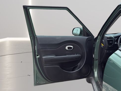 Used 2014 Kia Soul + FWD image 11