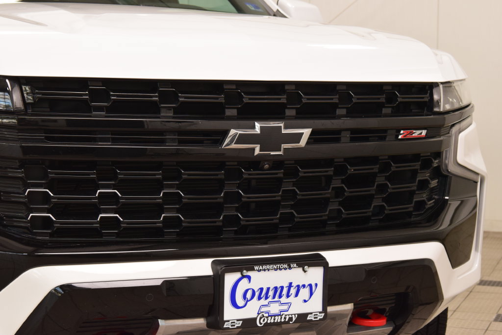 Used 2023 Chevrolet Tahoe Z71 w/ Luxury Package AWD/4WD image 11